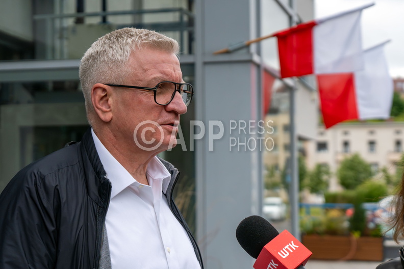 Prezydent Jaskowiak glosuje w wyborach