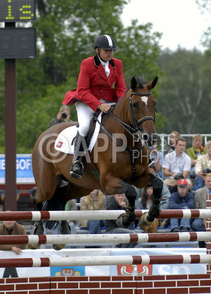 Poznan 09.06.06 53 Miedzynarodowe Zawody Konne C.S.I.O. Poznan 2006. Puchar Narodow. N/z. Grzegorz Kubiak na koniu Djane des Fontenis
Fot. Remigiusz Sikora/APP sire_060609_024.jpg