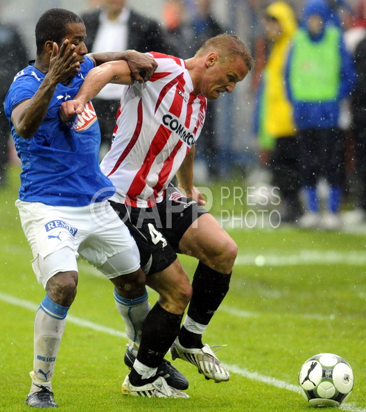 POZNAN 30.05.2009 MECZ KKS LECH POZNAN - MKS CRACOVIA N/Z P PRZEMYSLAW KULIG L LUIS HENRIQUEZ
REMIGIUSZ SIKORA /APP sire_20090530_021.jpg