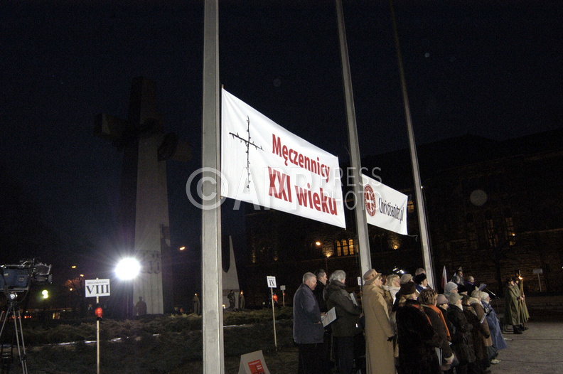 POZNAN 03.03.2006 DROGA KRZYZOWA NA PLACU MICKIEWICZA Z UDZIALEM MARSZALKA SEJMU MARKA JURKA FOT REMIGIUSZ SIKORA/APP sire_060303_002.jpg