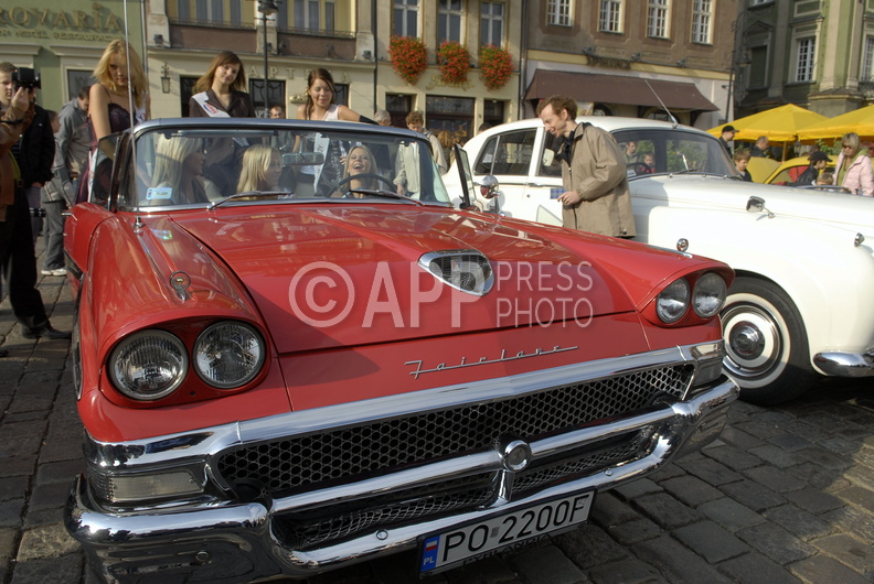 Ford z 1959 roku na paradzie zabytkowych pojazdow
