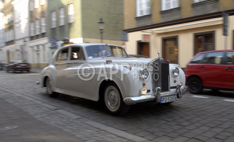 Rolls Royce na paradzie zabytkowych pojazdow