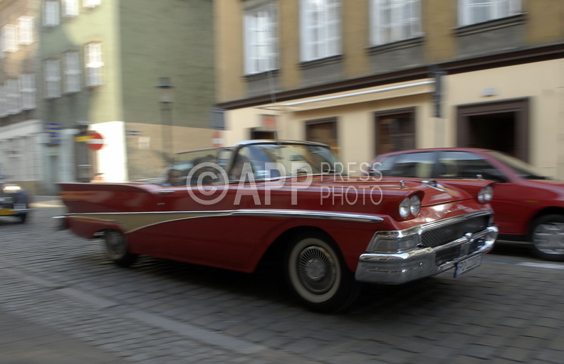 Ford z 1959 roku na paradzie zabytkowych pojazdow