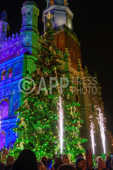 Uroczyste zapalenie swiatelek na miejskiej choince
