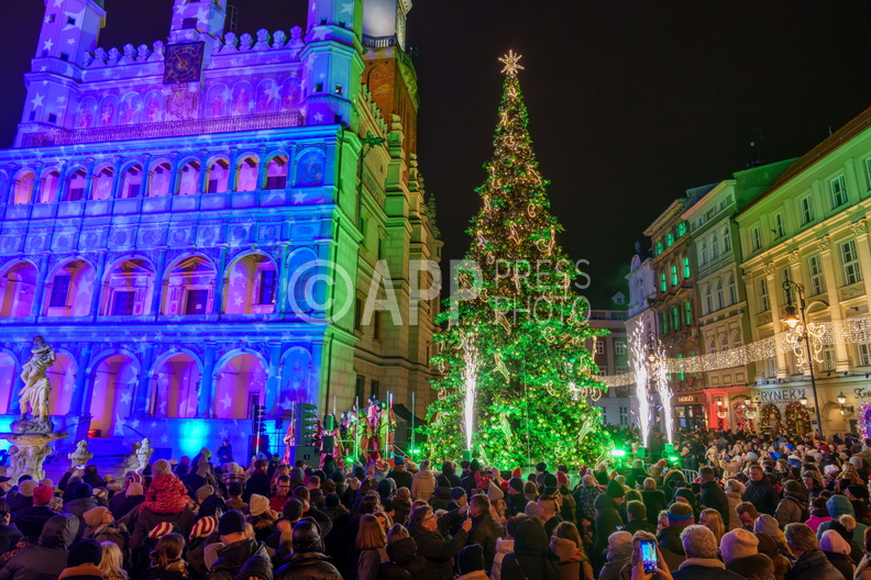 Uroczyste zapalenie swiatelek na miejskiej choince