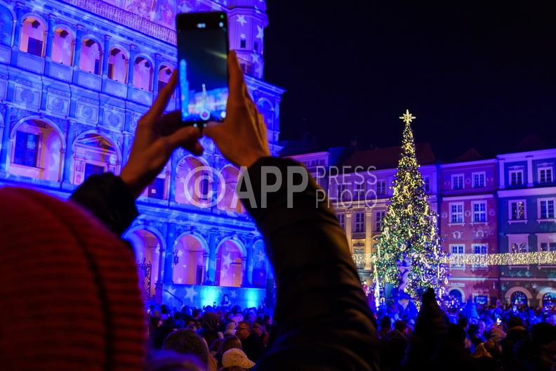 Uroczyste zapalenie swiatelek na miejskiej choince