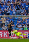 Bartosz Mrozek broni rzut karny w meczu z Wisla Plock