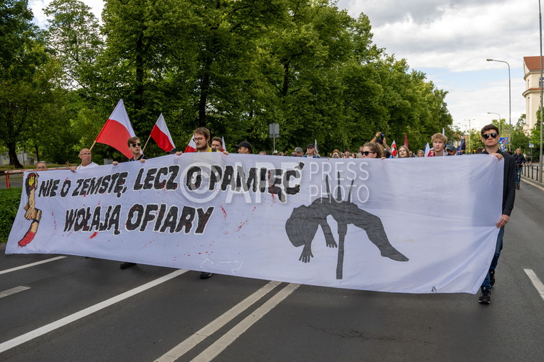 Marsz Pamieci Ofiar Rzezi Wolynskiej w Poznaniu