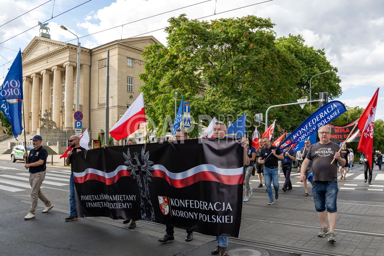 Marsz Pamieci Ofiar Rzezi Wolynskiej w Poznaniu
