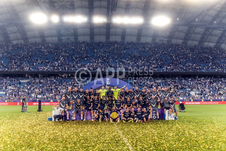 Triumf pilkarzy Lecha Poznan po zdobyciu Superpucharu