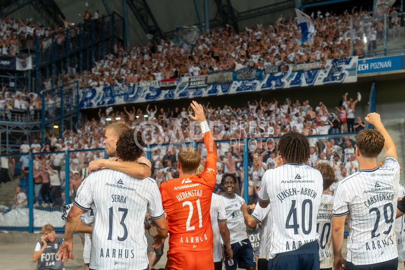 Radosc pilkarzy AGF Aarhus po zwyciestwie nad Lechem Poznan